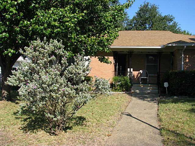 10905 Marchant Cir - Photo 2 of 26