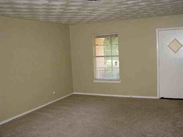 10905 Marchant Cir - Photo 3 of 26