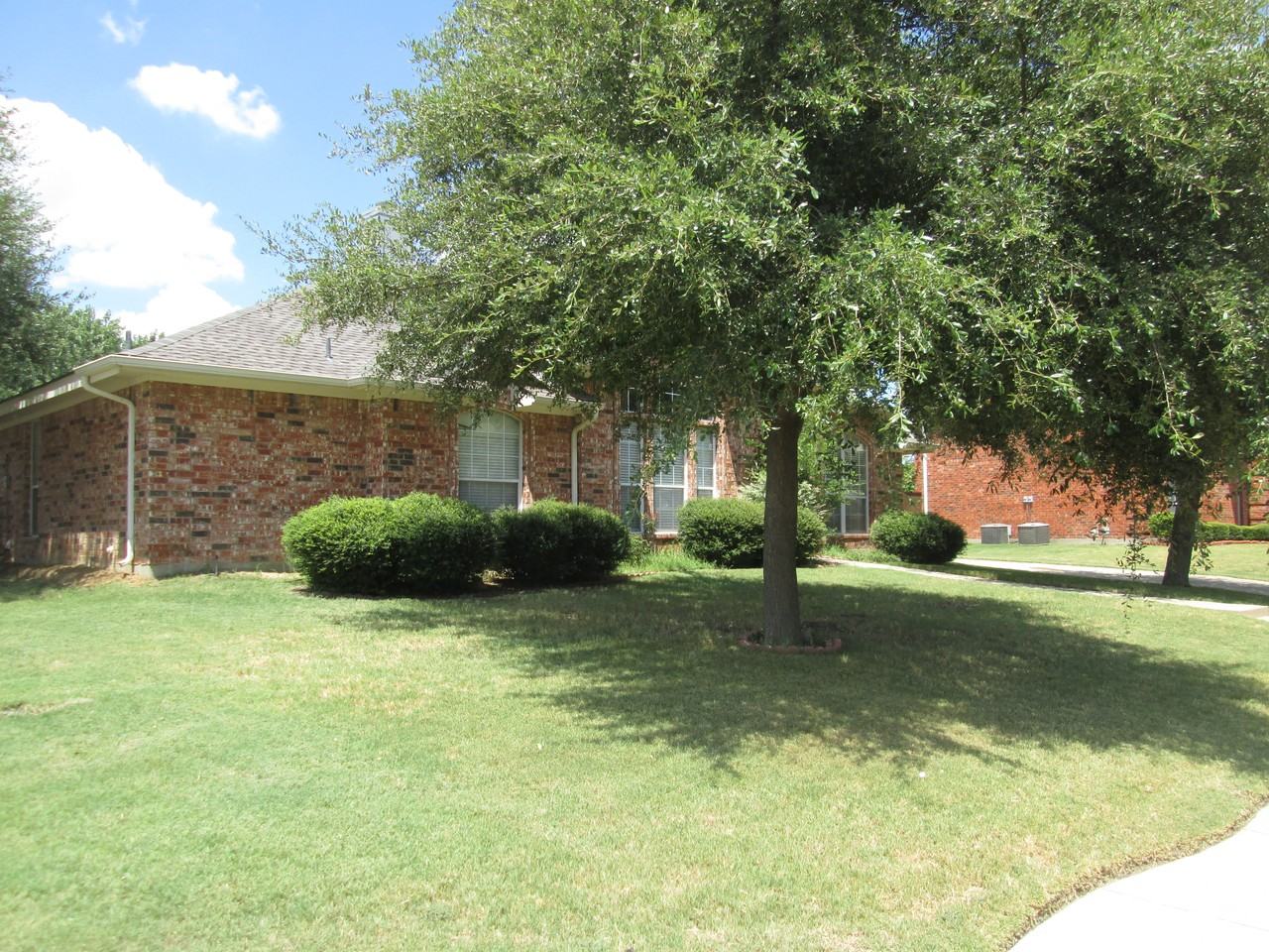 400 Hampstead Dr - Photo 2 of 3