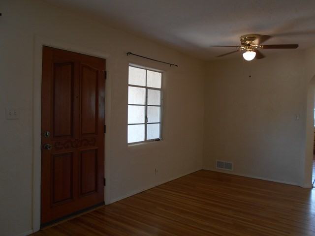 701 Laguayra Dr NE - Photo 2 of 35