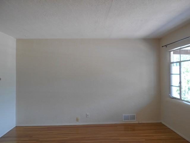 701 Laguayra Dr NE - Photo 3 of 35