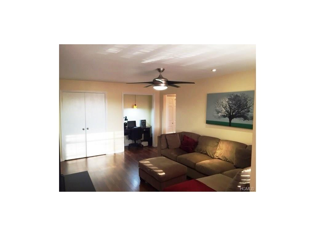 110 Foxwood Cir - Photo 2 of 13