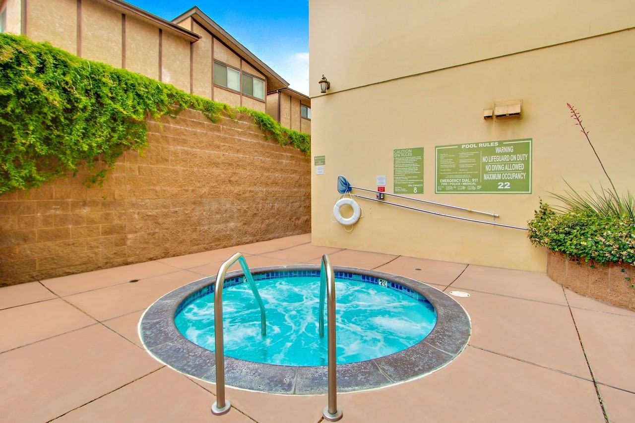 Olive Encino - Photo 7 of 35