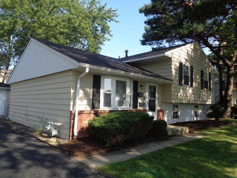 124 S Chestnut Ln - Photo 2 of 33