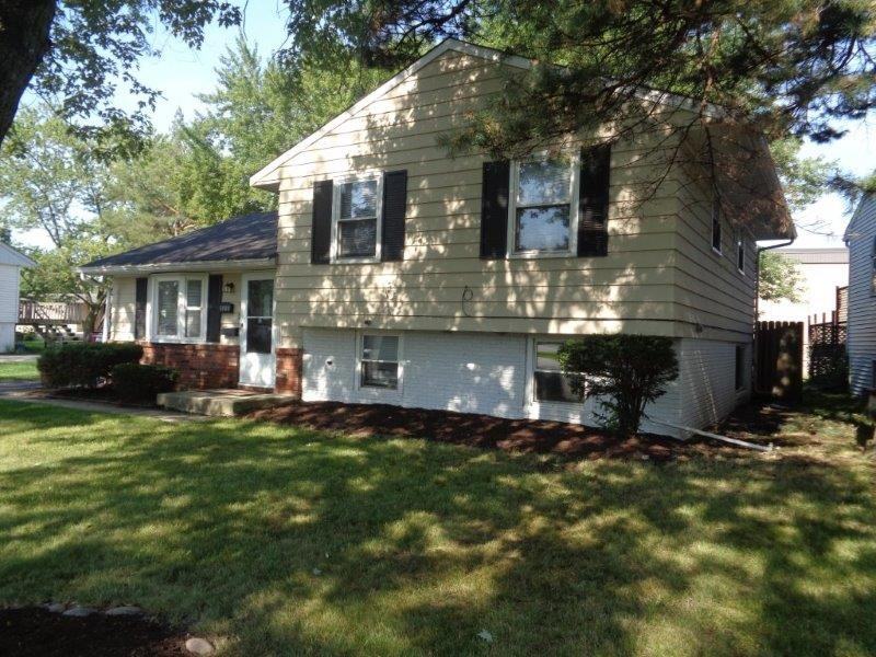 124 S Chestnut Ln - Photo 3 of 33