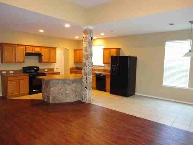 8069 Plateau Dr - Photo 2 of 13