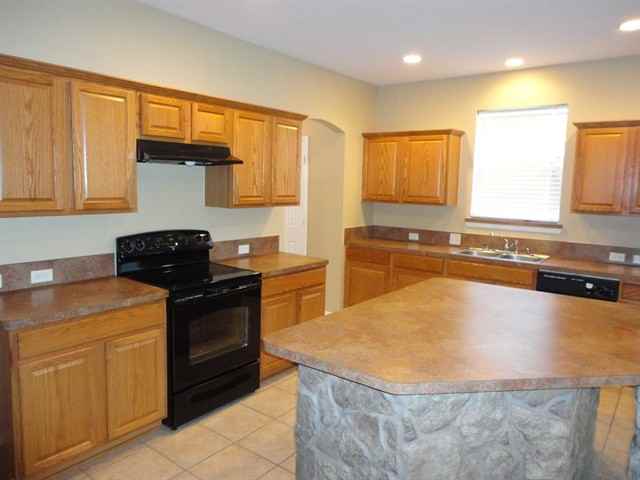 8069 Plateau Dr - Photo 3 of 13