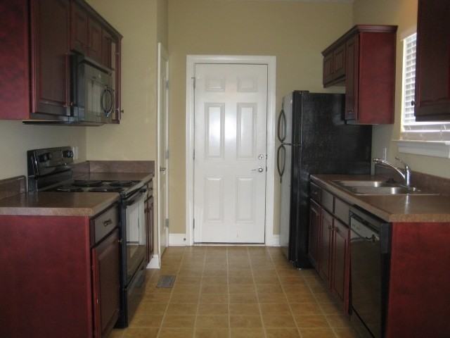 208 Sundown Dr - Photo 3 of 10