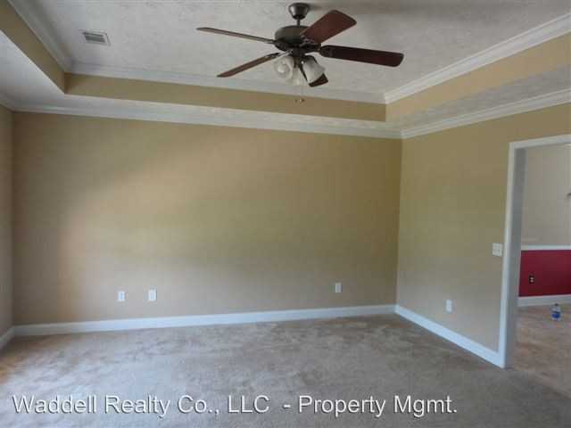 201 Lee Rd - Photo 2 of 12