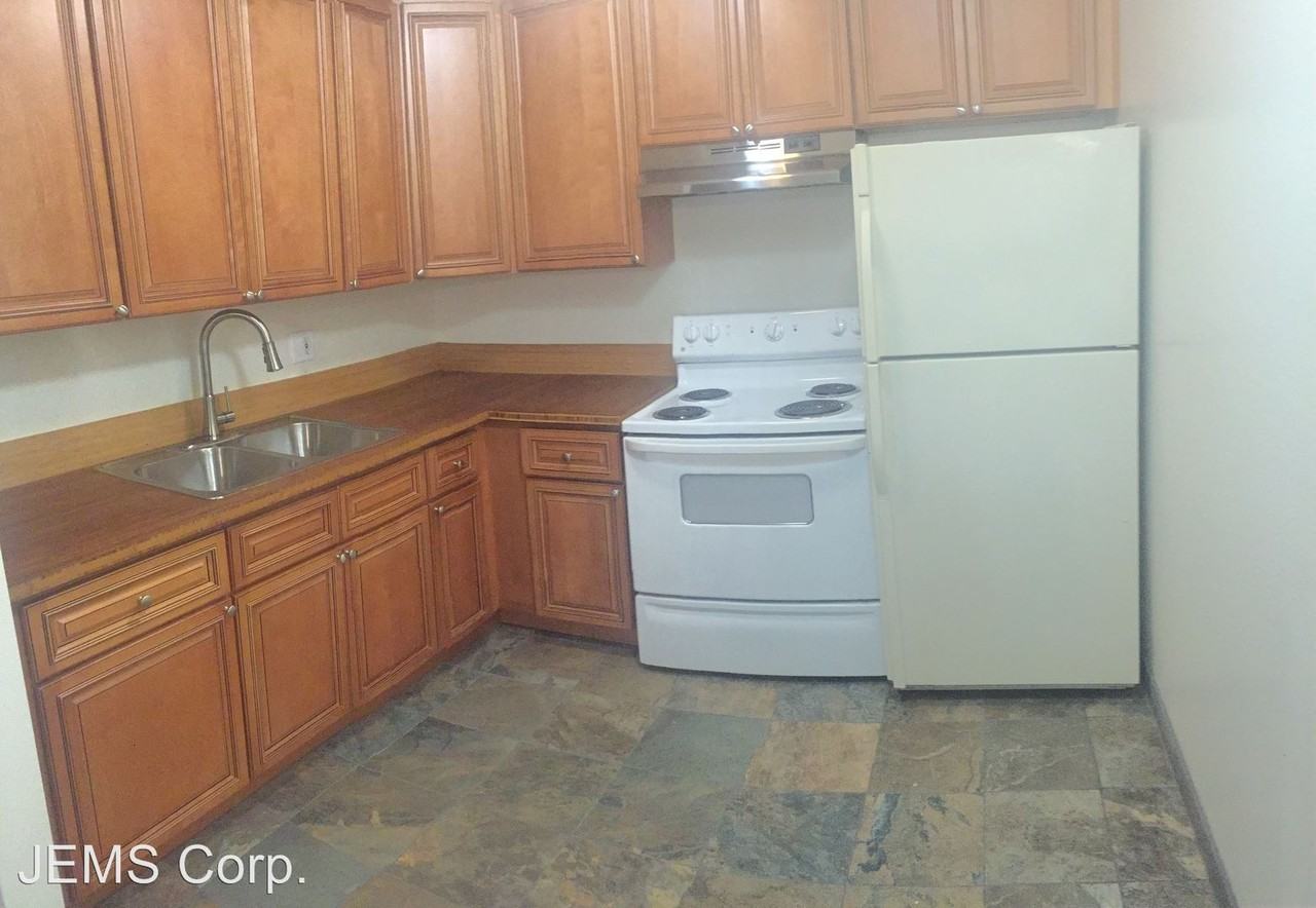 SW Dolph Court, 97219 - Photo 2 of 17