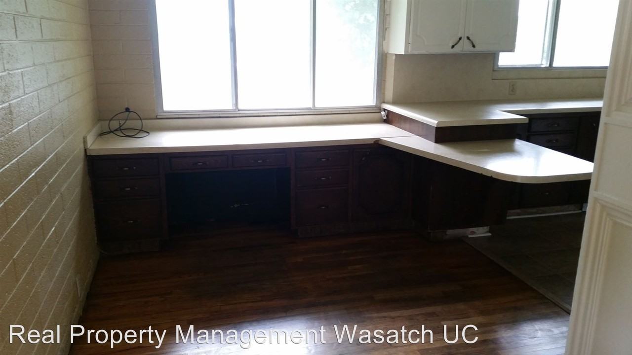 11 E 2050 N St - Photo 3 of 9