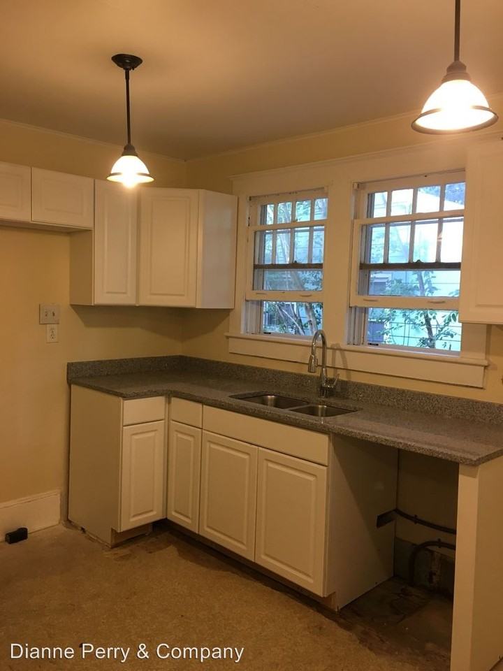 228 N 25th St - Photo 3 of 5