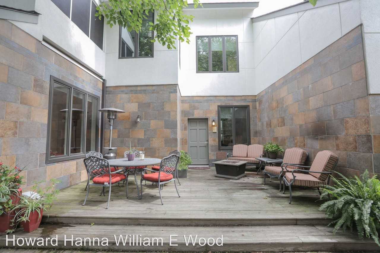 1328 Botetourt Gardens - Photo 2 of 26