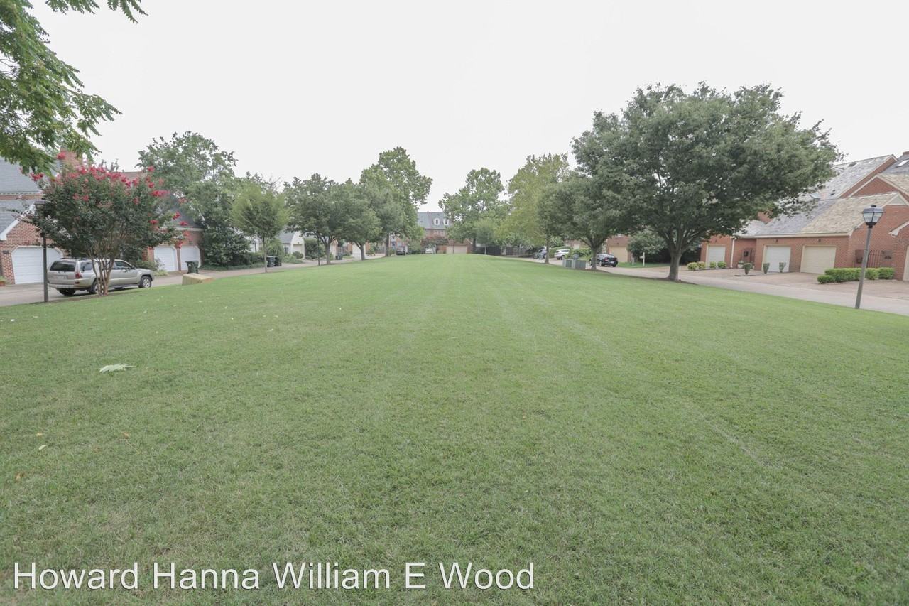 1328 Botetourt Gardens - Photo 3 of 26