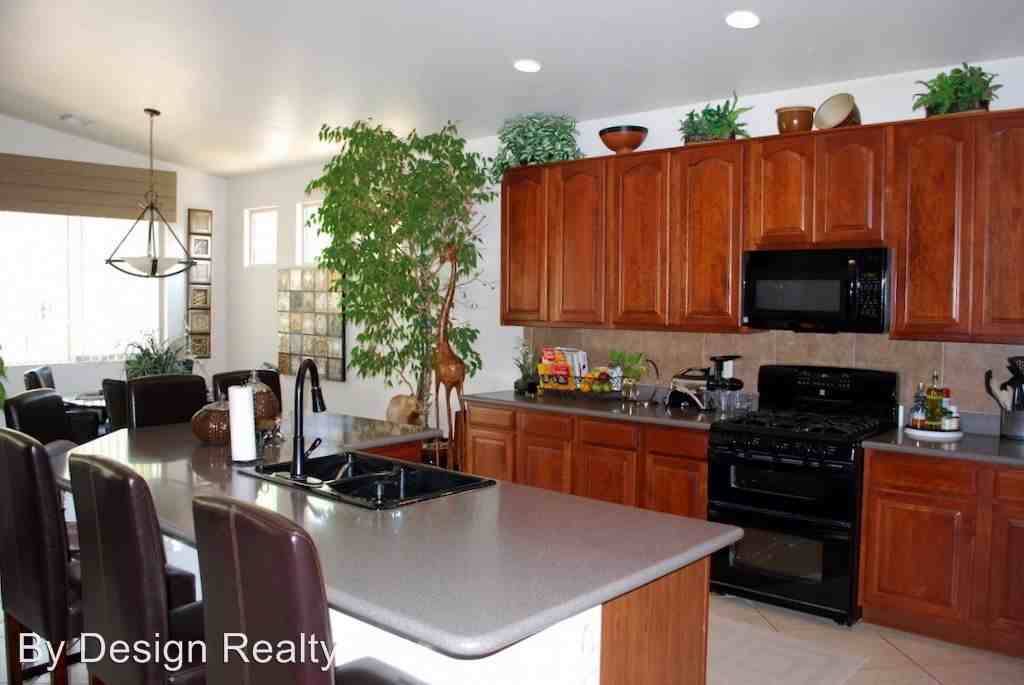 4232 N Sunset Cliff Dr - Photo 2 of 34