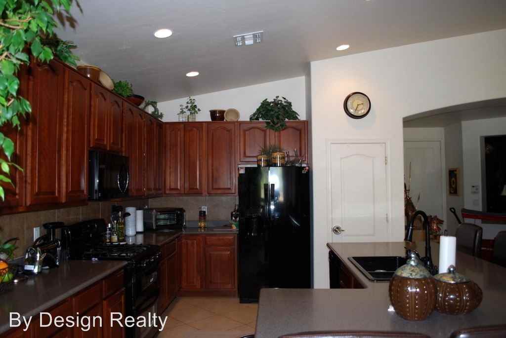 4232 N Sunset Cliff Dr - Photo 3 of 34