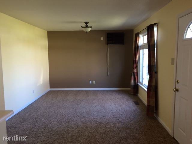 1145 Cypress St - Photo 3 of 10