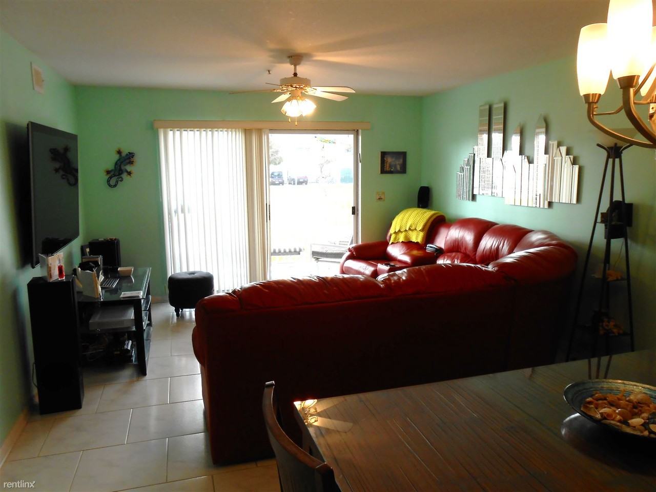 212 16th St #D - Photo 3 of 10