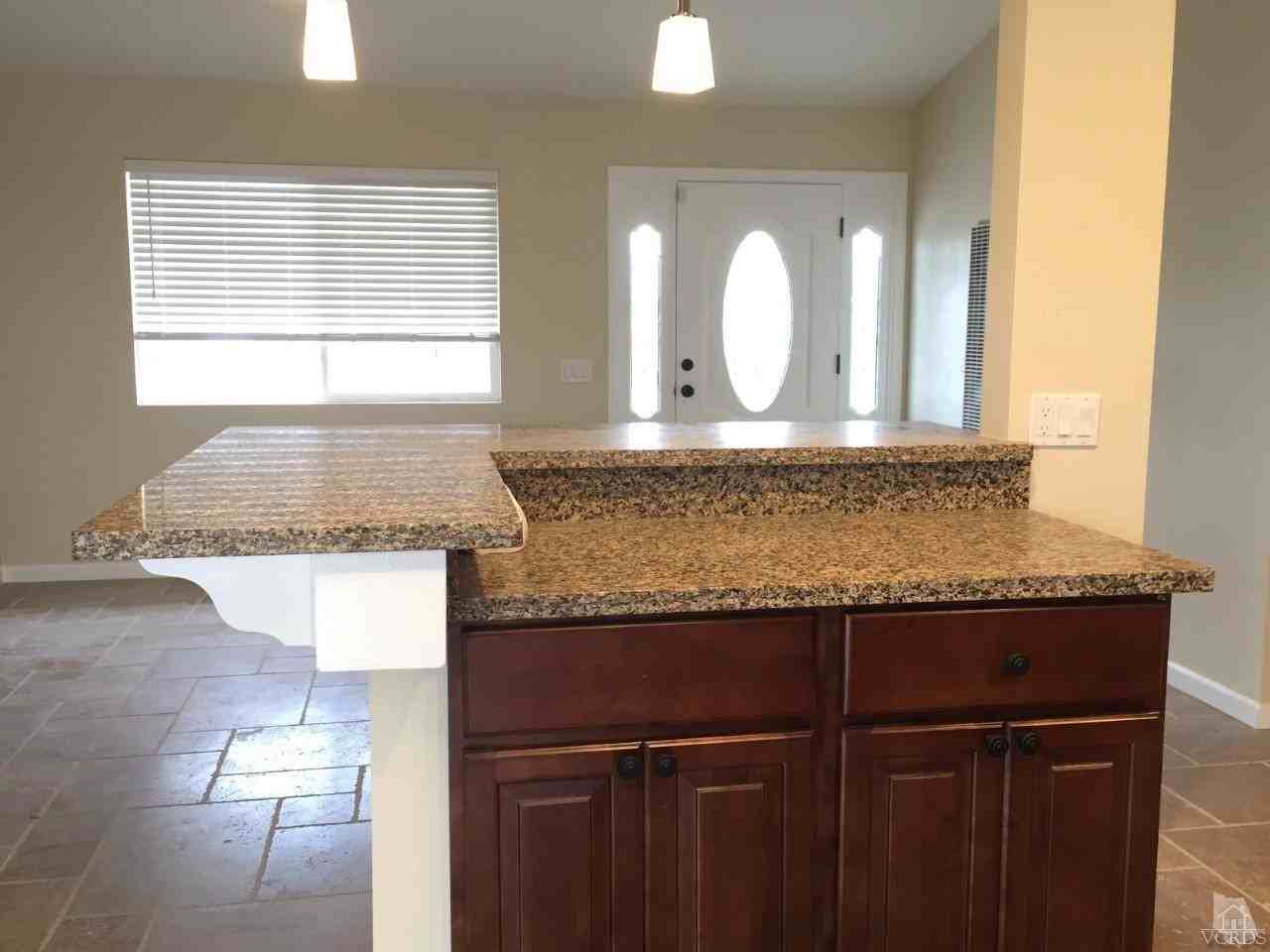 1421 Tehama St - Photo 3 of 24