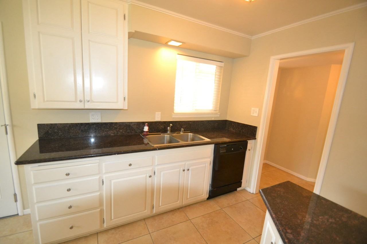 2143 Sarazen Ave - Photo 3 of 10