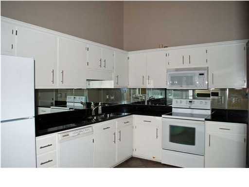 1739 River Front Dr - Photo 2 of 4