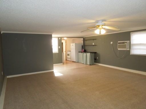 3213 30th St - Photo 3 of 6