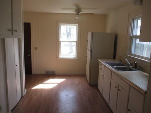 808 Cawood St - Photo 2 of 8