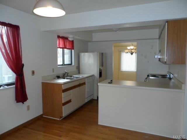 2047 Kentmore Ln - Photo 2 of 14