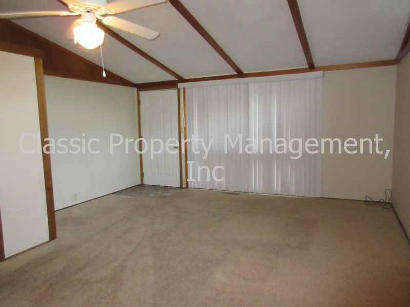 8615 N Main St - Photo 3 of 9