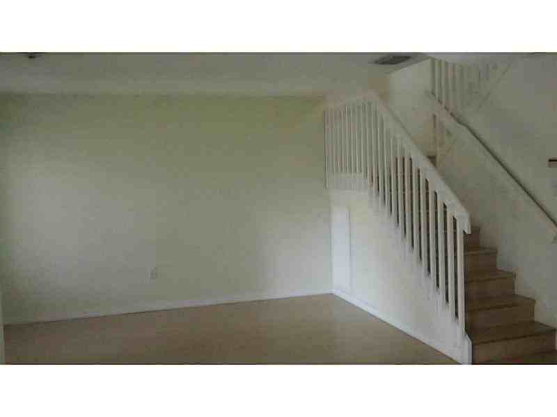 16604 Southwest 97th Street - Photo 2 of 6
