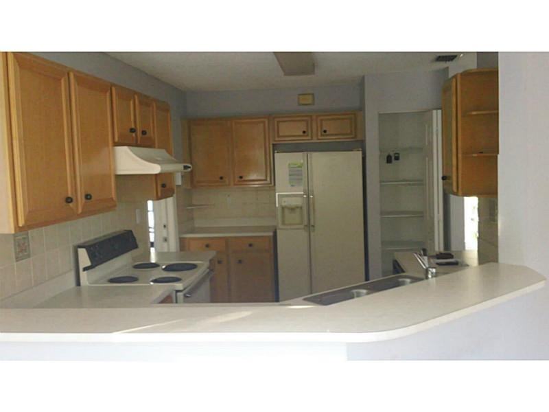 16604 Southwest 97th Street - Photo 3 of 6