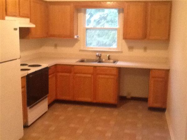 304 W Cherry St - Photo 3 of 9