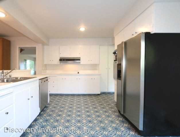 11 Chatsworth Ct - Photo 3 of 29