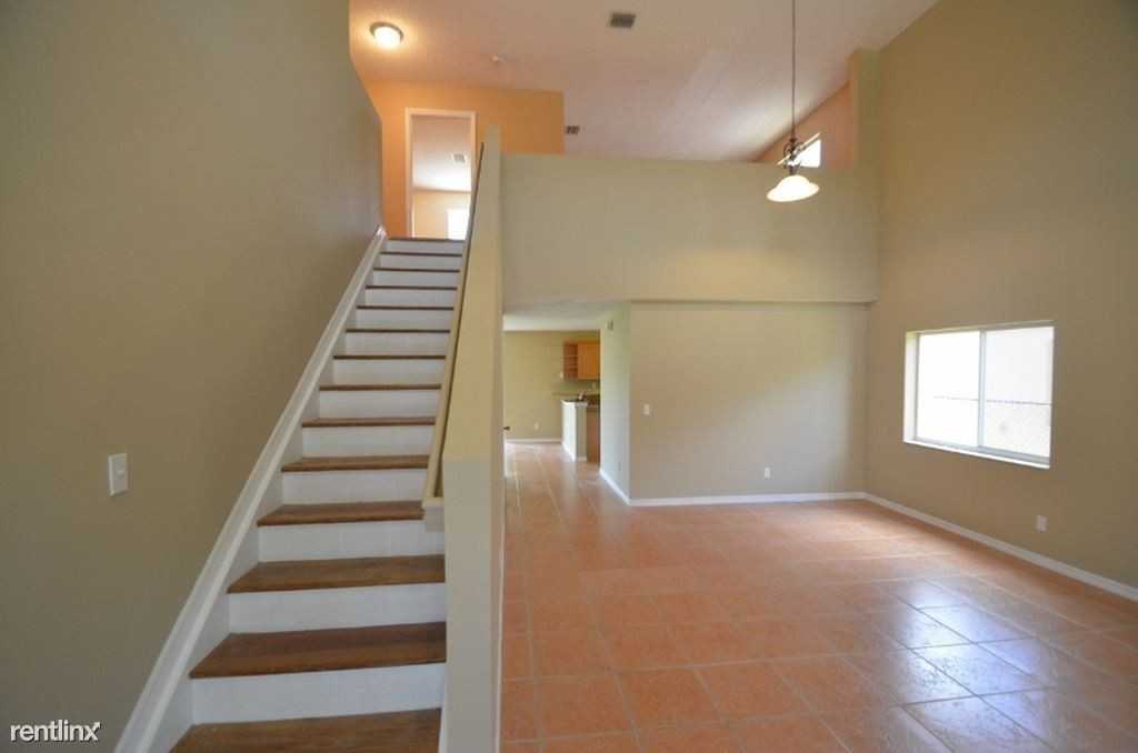2101 SW 106th Ave - Photo 2 of 6