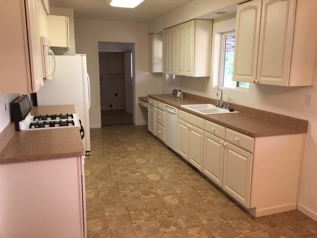 366 Sunset St - Photo 2 of 9