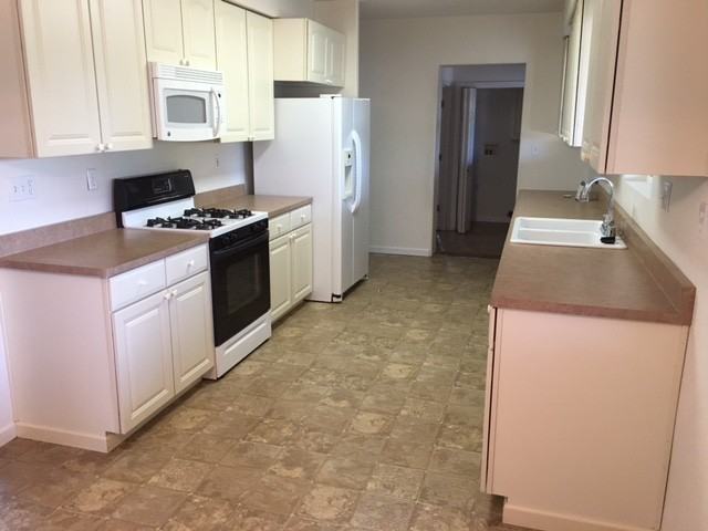 366 Sunset St - Photo 3 of 9