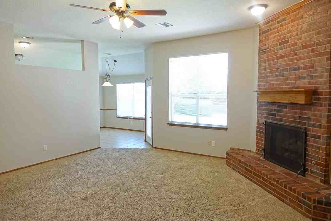 16217 Seminole Dr - Photo 3 of 19