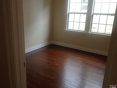 636 Oak St - Photo 2 of 8