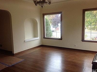 636 Oak St - Photo 3 of 8