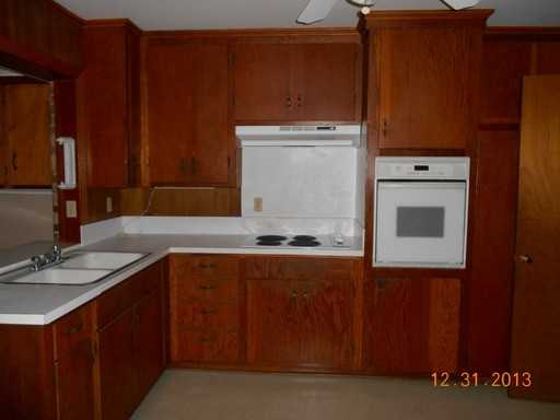 410 Cummins St - Photo 2 of 4