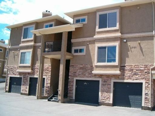 1875 Montura View #203