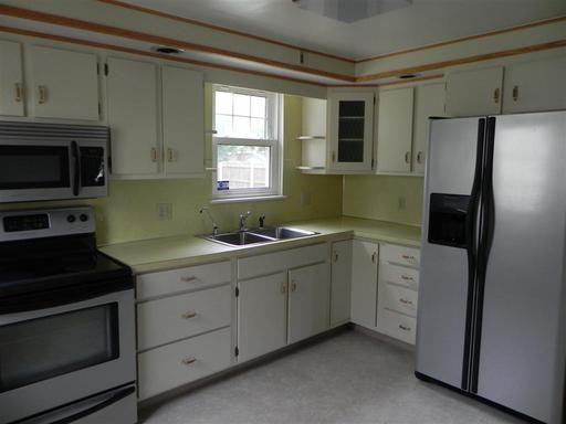 741 Carl St - Photo 2 of 11