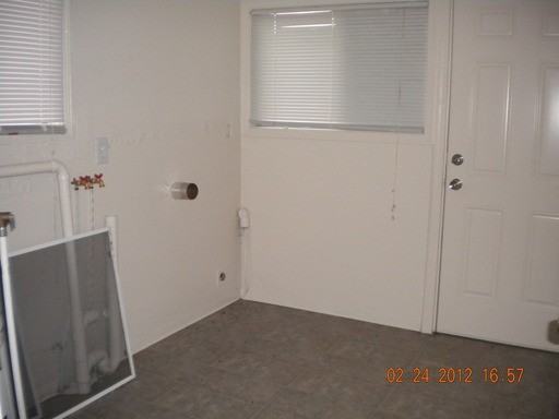 127 NE Santiam Blvd - Photo 3 of 4