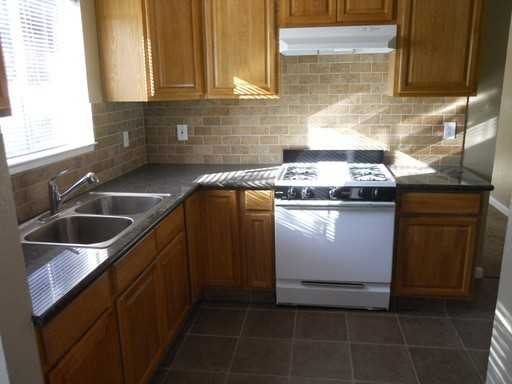 143 Rosedale Ave - Photo 3 of 9