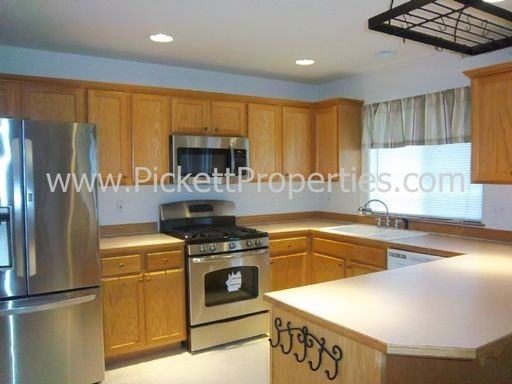 24480 Madura Dr NE - Photo 2 of 10