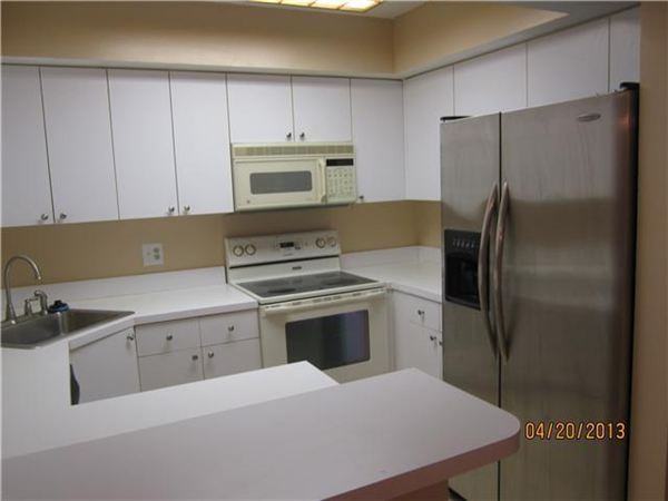 3640 Village Dr - Photo 2 of 6