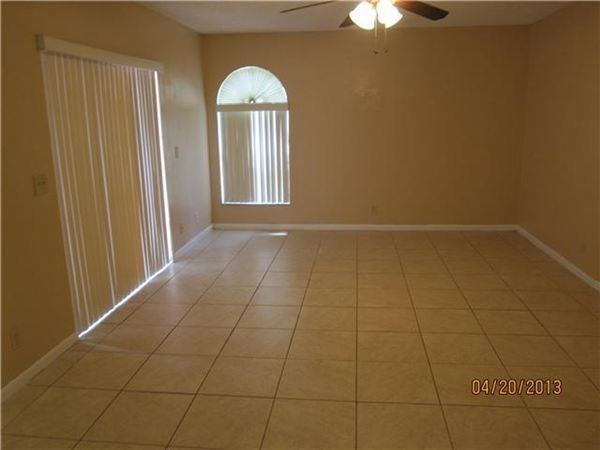 3640 Village Dr - Photo 3 of 6