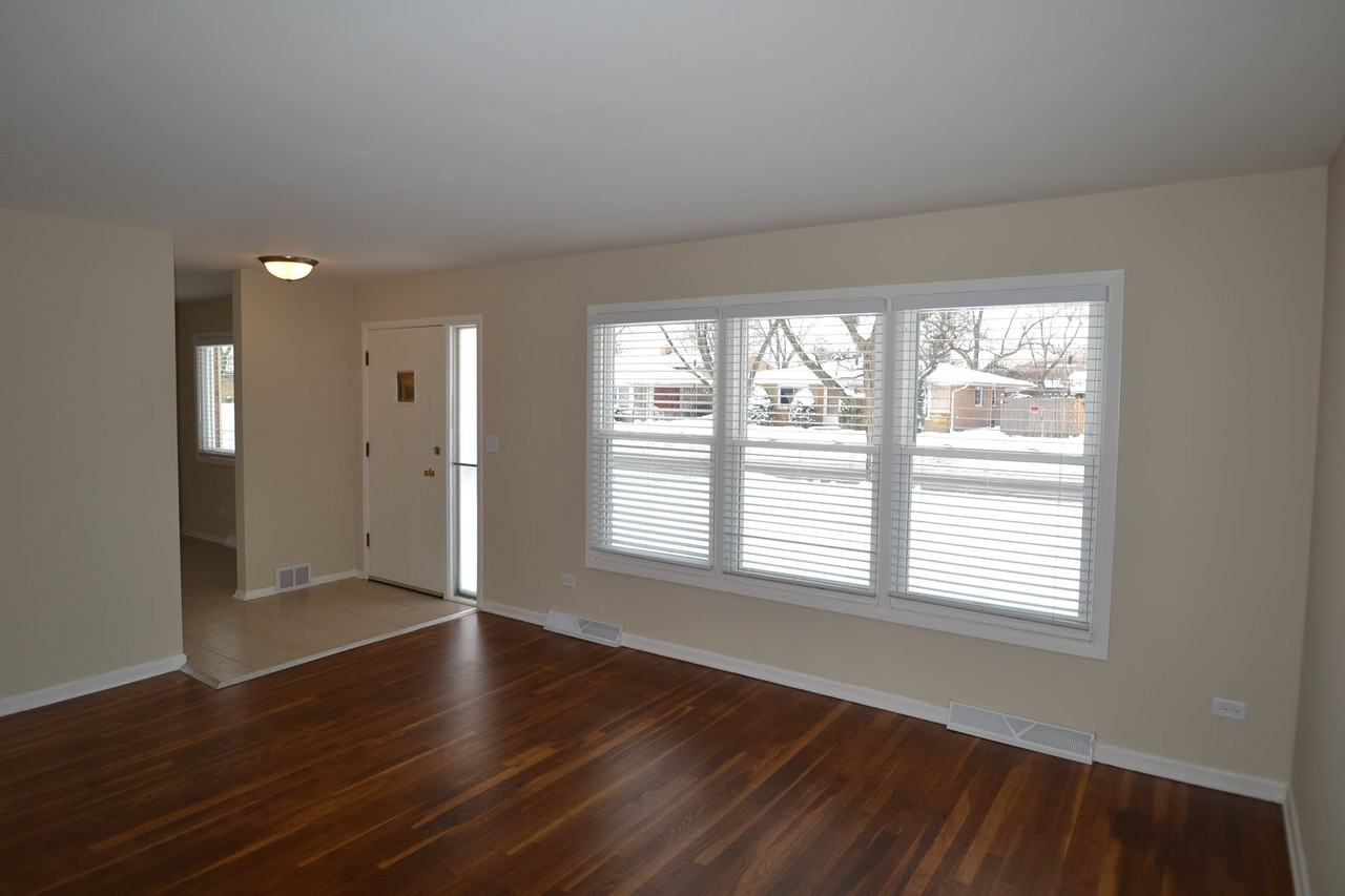 8933 Oak Park Ave - Photo 2 of 9