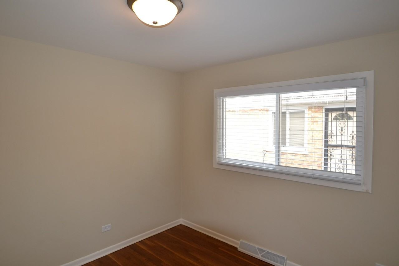 8933 Oak Park Ave - Photo 3 of 9