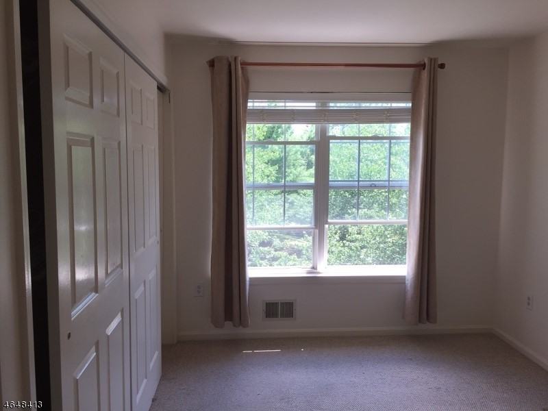 186 Potomac Dr - Photo 3 of 11